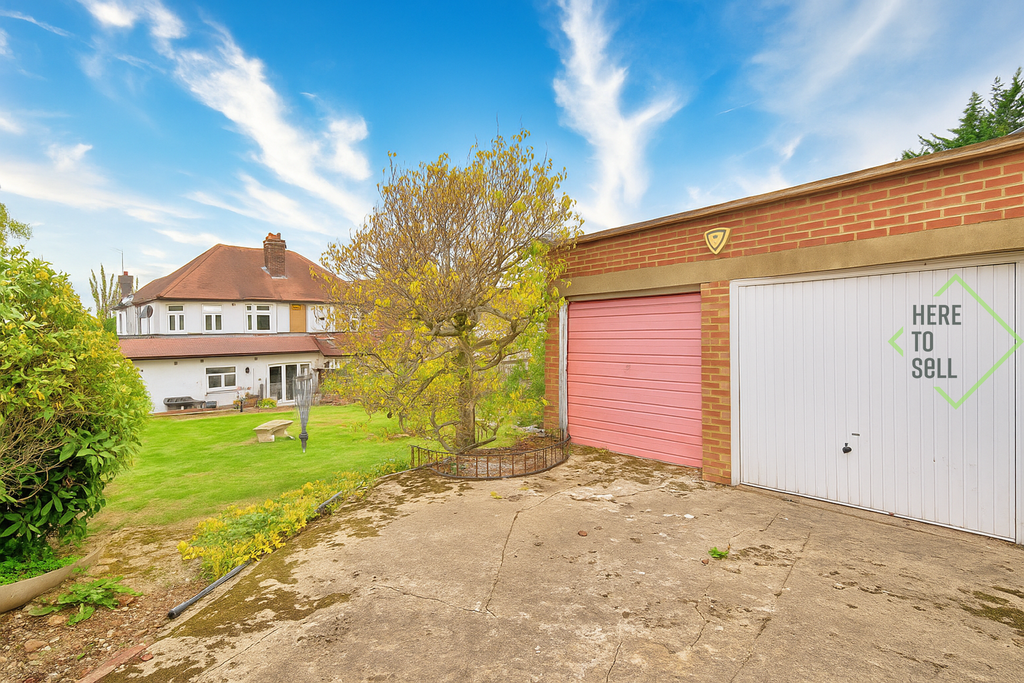 Property photo 2 of 17 Morton Way N14