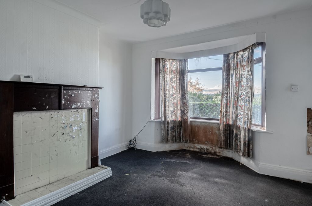 Property photo 3 of 12 Advert-36
