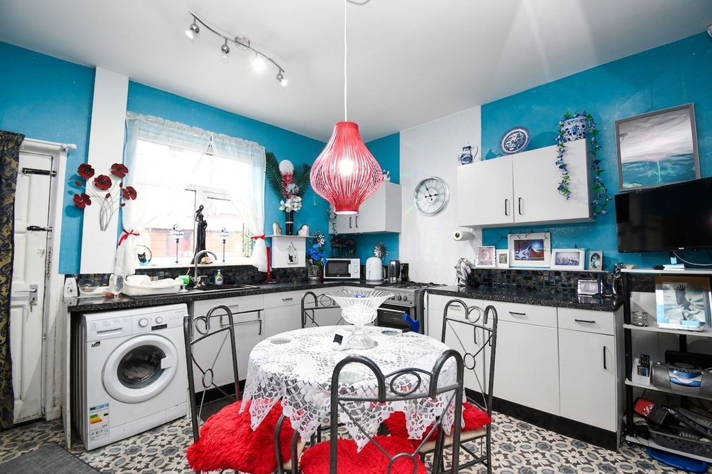 Property photo 2 of 9