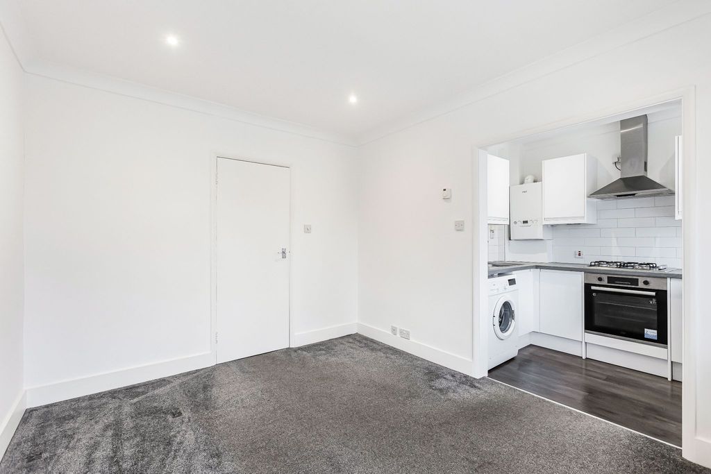 Property photo 3 of 13 Photograph 12