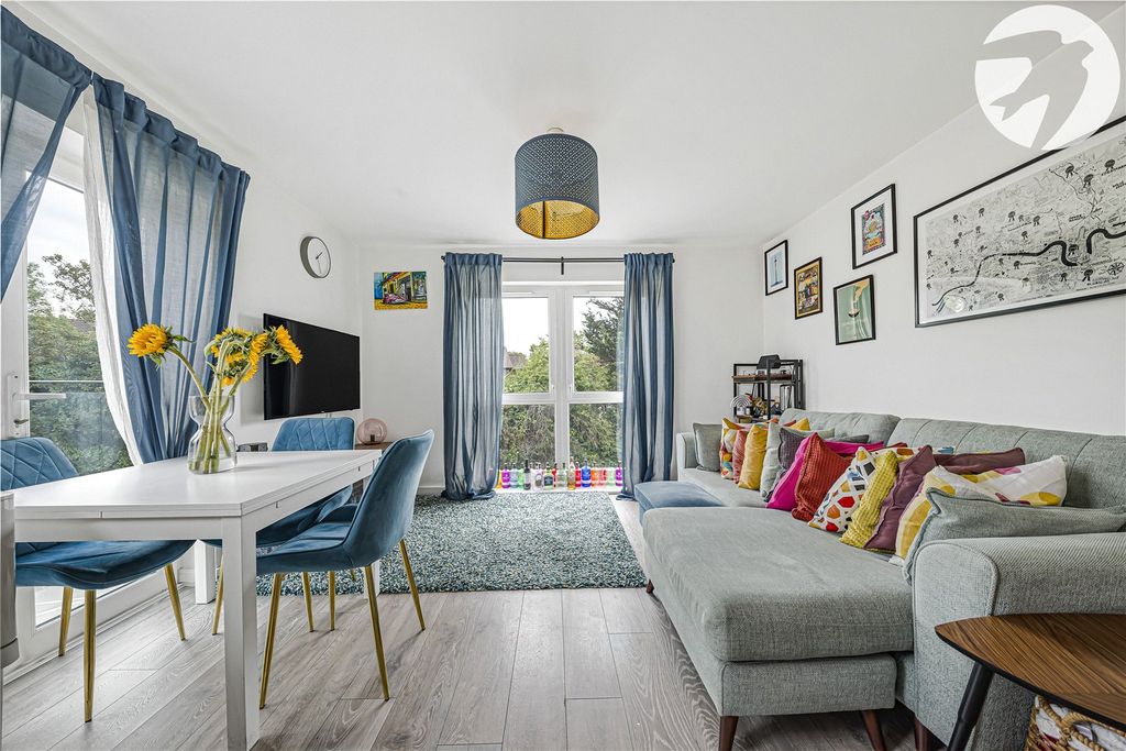 Property photo 2 of 18 Living Area