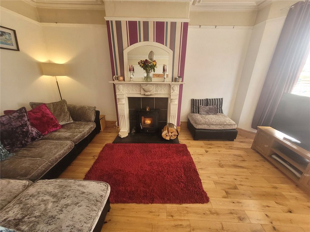 Property photo 2 of 33 Picture No. 16