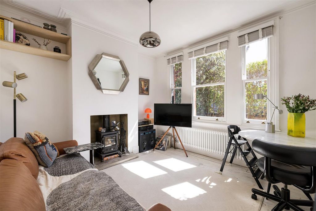 Property photo 2 of 29 Theydon Street, E17