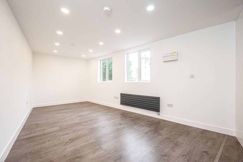 Property photo 2 of 3