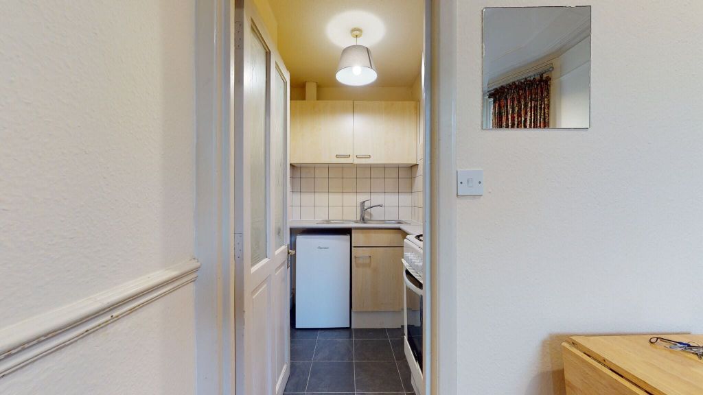 Property photo 2 of 6 Kitchen