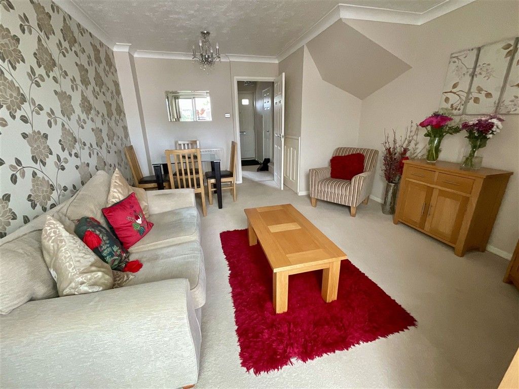Property photo 2 of 12 Lounge
