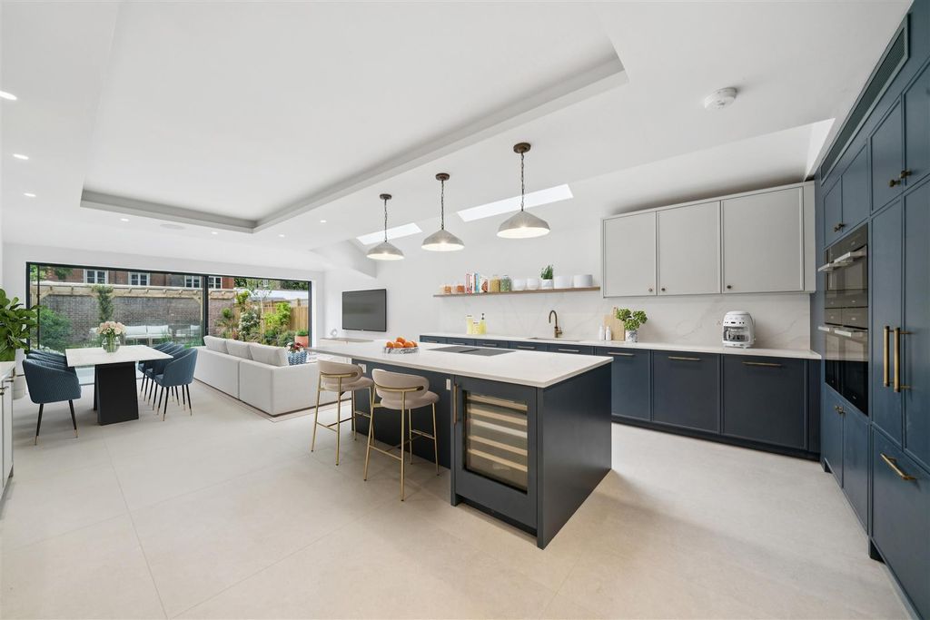 Property photo 2 of 21 For Sale - Wavendon Avenue, W4