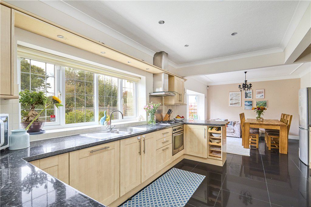 Property photo 3 of 27 Dining Kitchen