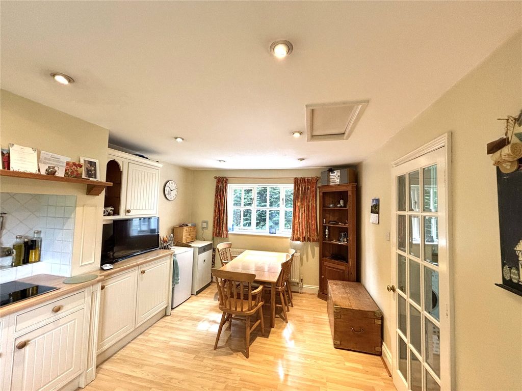 Property photo 3 of 19 Kitchen