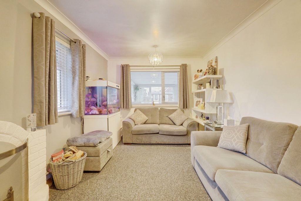 Property photo 3 of 25