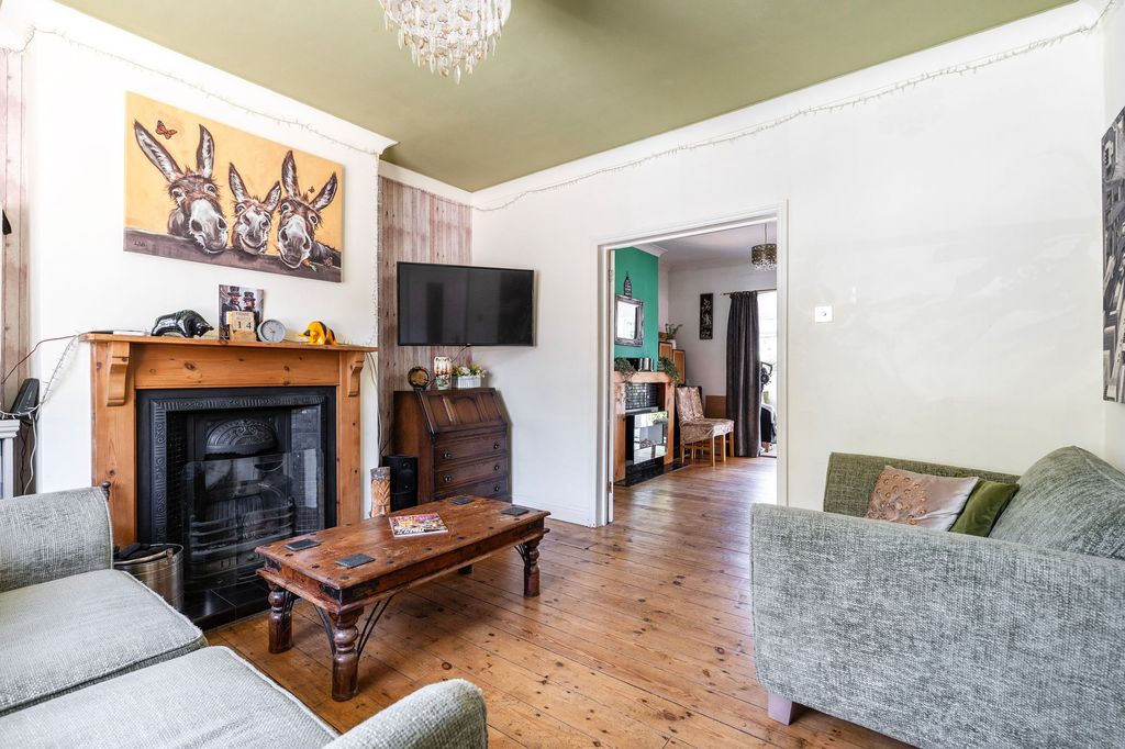 Property photo 2 of 19