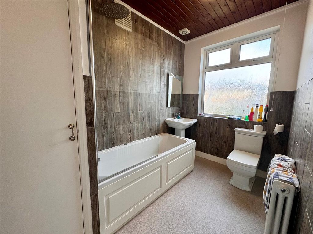 Property photo 3 of 14 Bathroom.Jpg