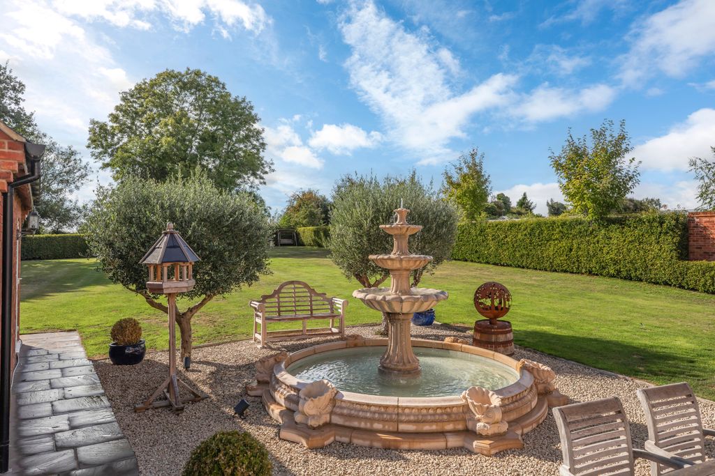 Property photo 3 of 15 Gardens