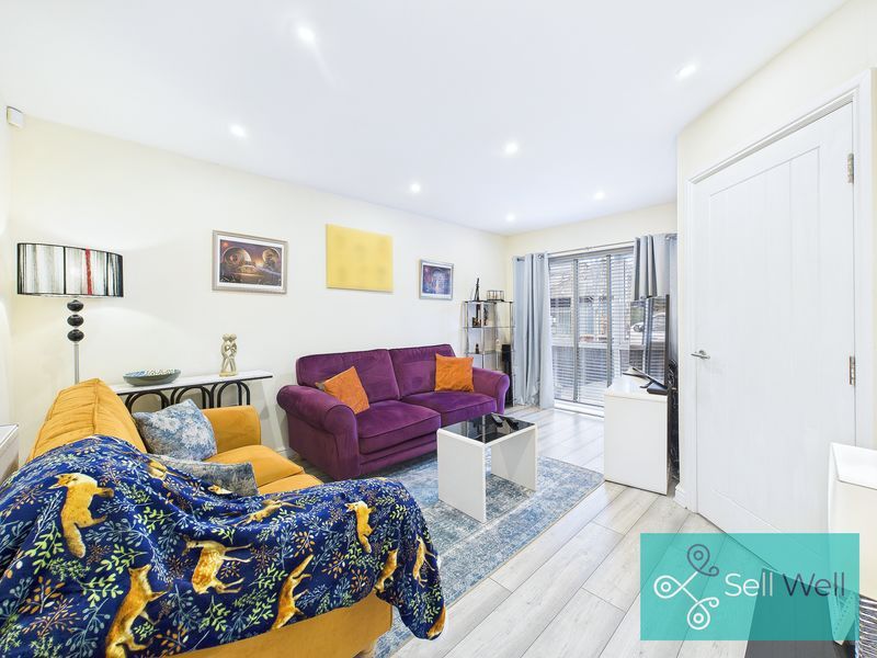 Property photo 2 of 30 Lounge