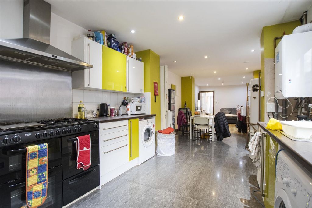Property photo 1 of 15 Approach
