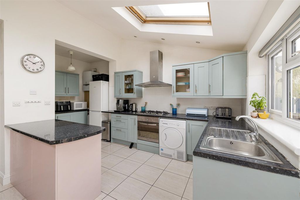 Property photo 3 of 45 Woodlands. Avenue, E11