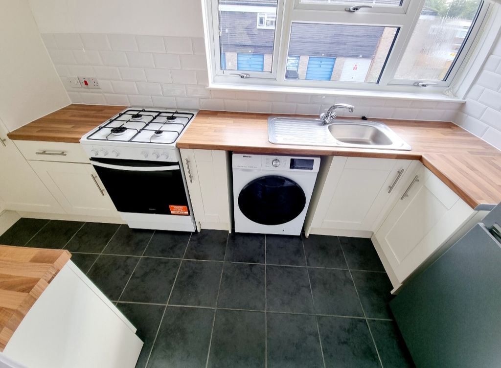 Property photo 2 of 11 Kitchen