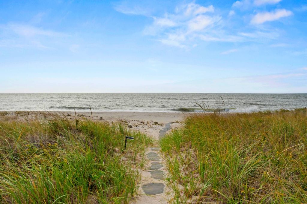 Property photo 2 of 31