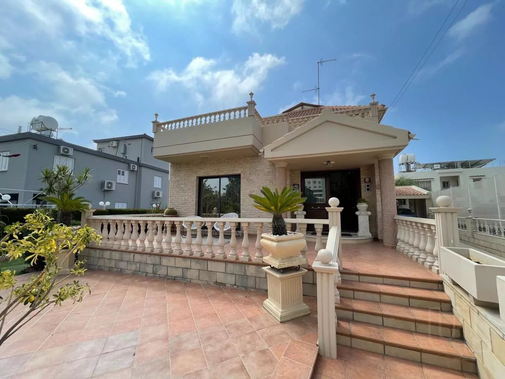 Property photo 3 of 13