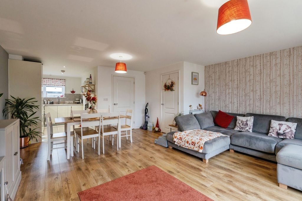 Property photo 1 of 17 Living Room