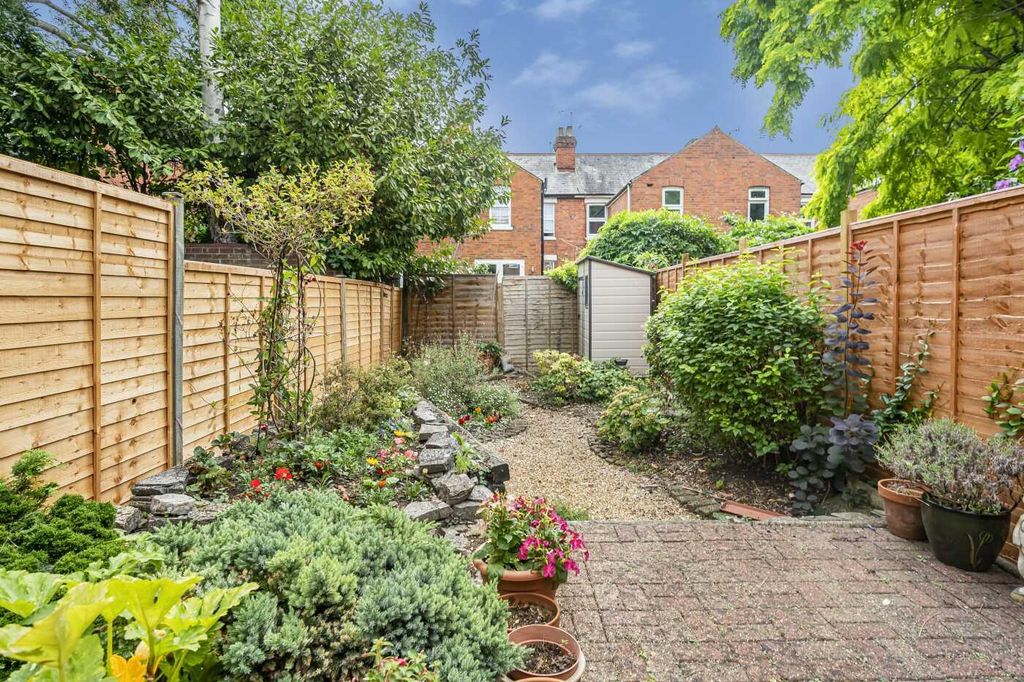 Property photo 2 of 25