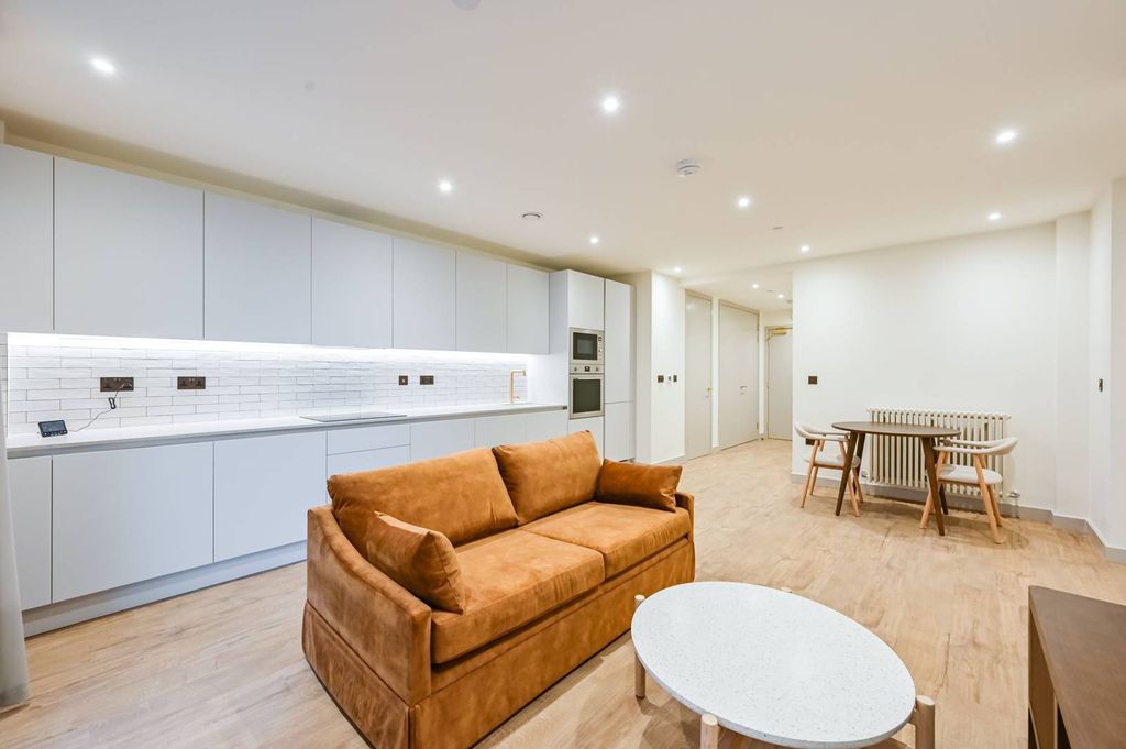 Property photo 1 of 25