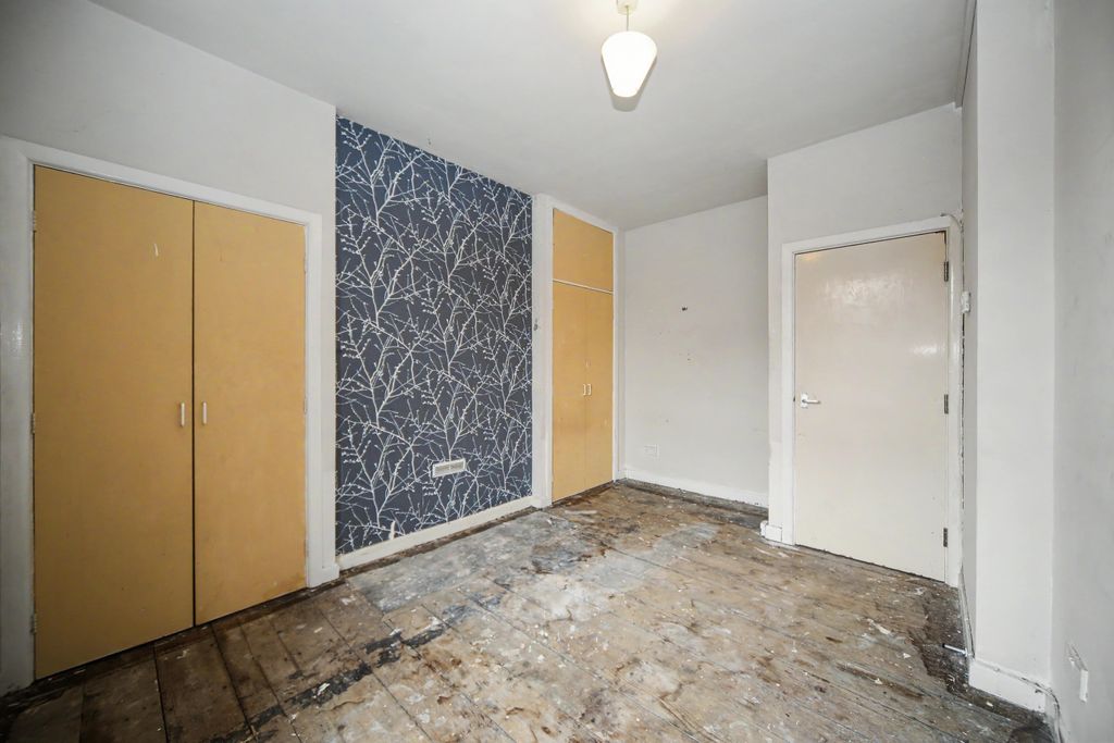 Property photo 3 of 11 Flat A, 28 Park Road, Chorley, Lancashire, Pr7 1Qu