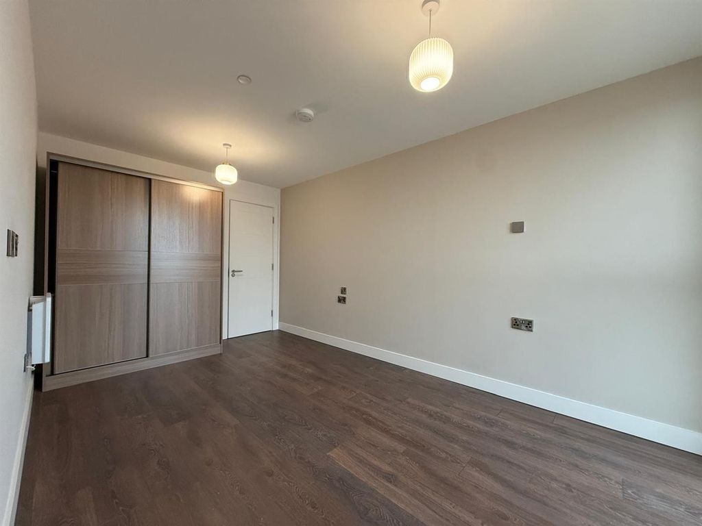 Property photo 3 of 16 Un Furn 3.Jpg