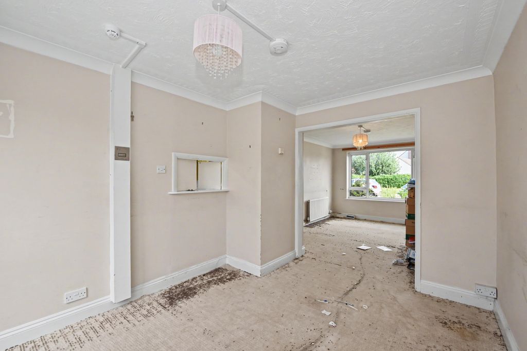 Property photo 2 of 13 184 Maltings Lane, Witham, Essex, CM8 1Jn