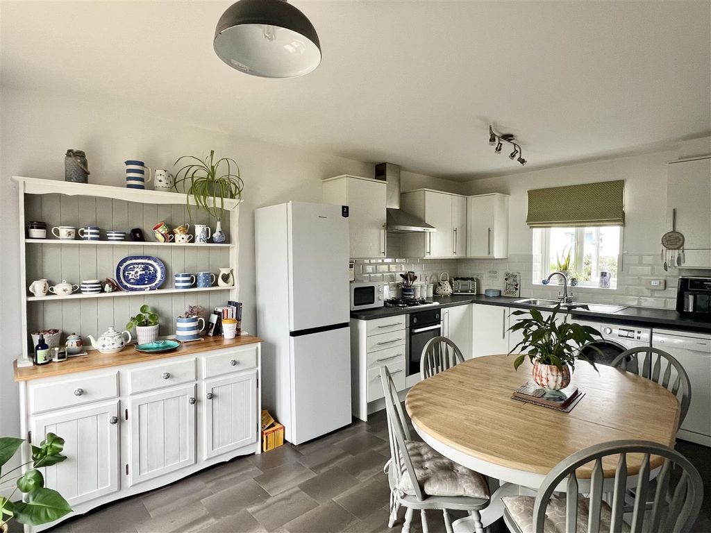 Property photo 3 of 23 Kitchen/Diner