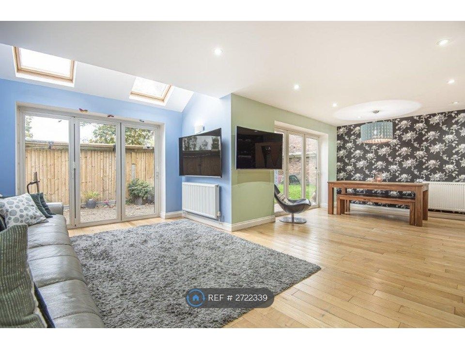 Property photo 3 of 17 Open Plan Living Space Wired For Multimedia