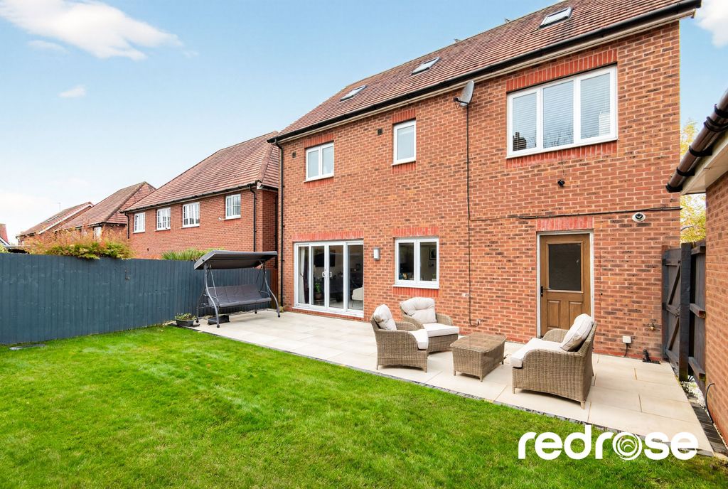 Property photo 3 of 33 Web_6 Steaton Close - Photos-63