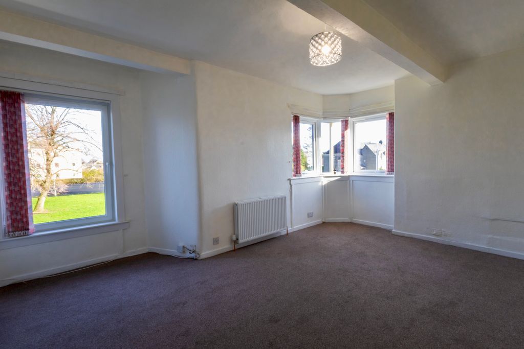 Property photo 2 of 14 Livingroom