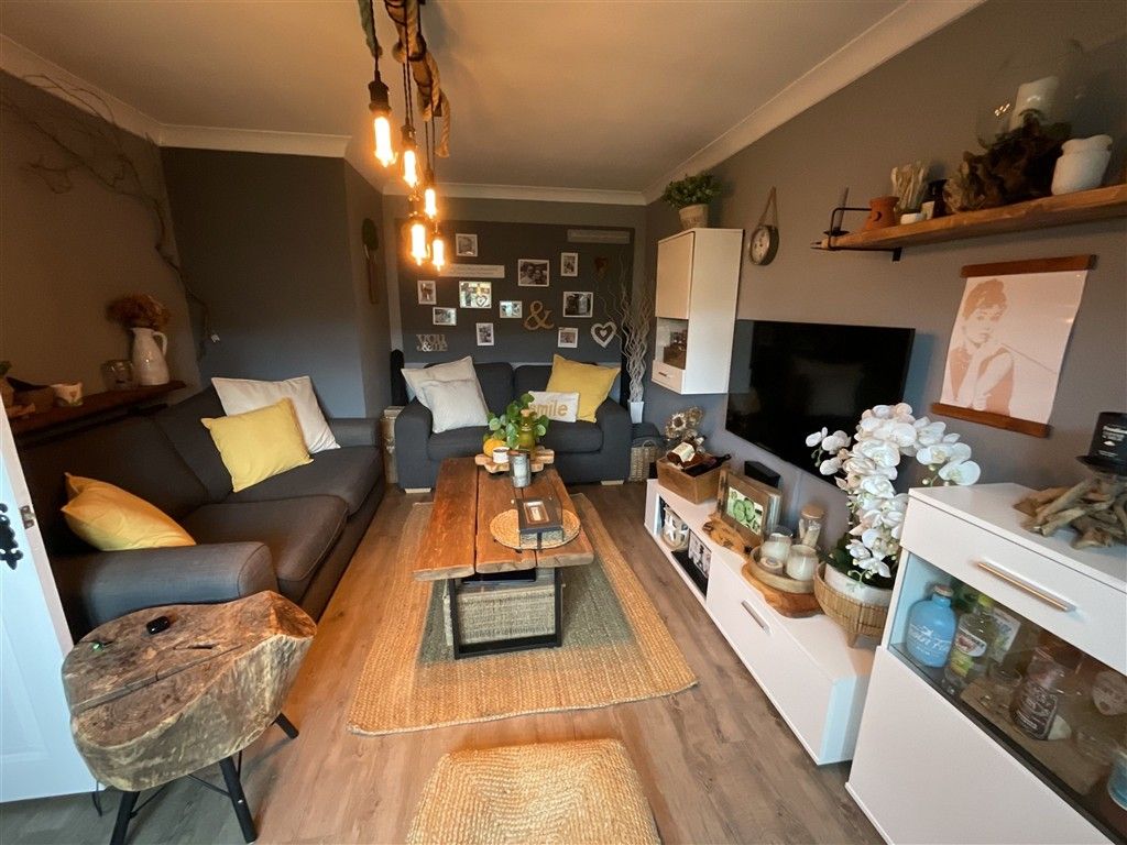 Property photo 2 of 9 Lounge