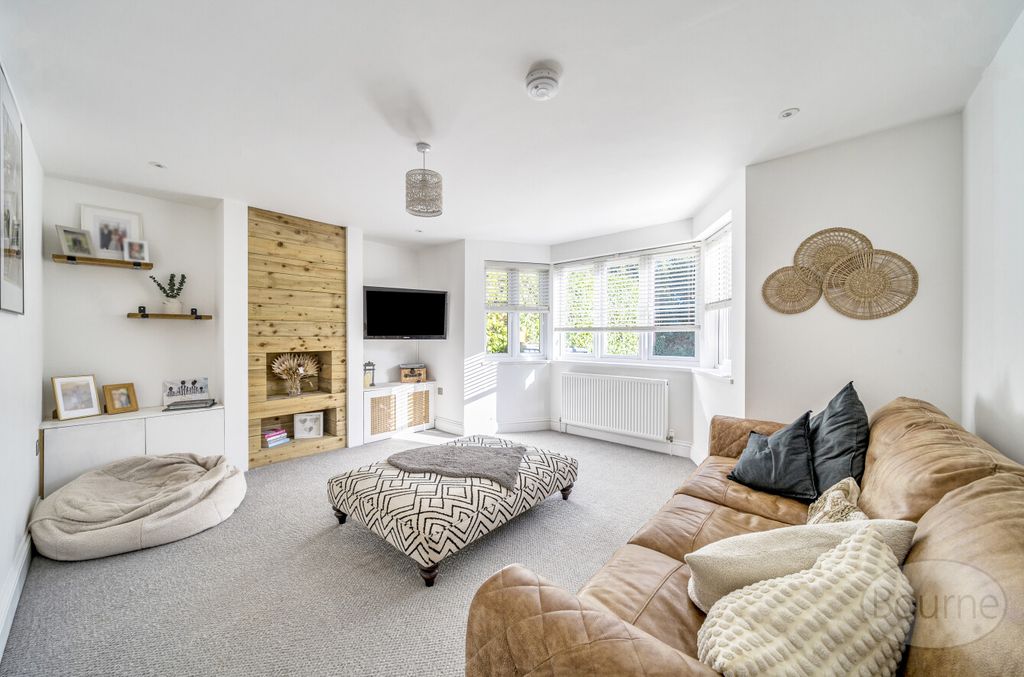 Property photo 2 of 18 E9701E43-c05d-497...