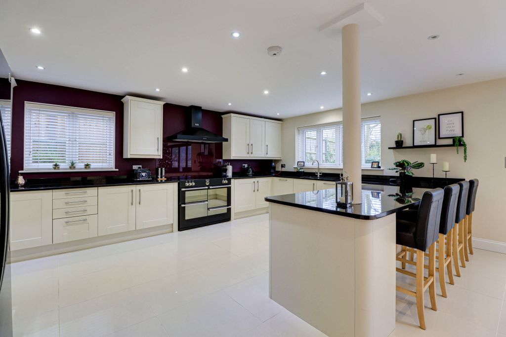 Property photo 2 of 24 Kitchen