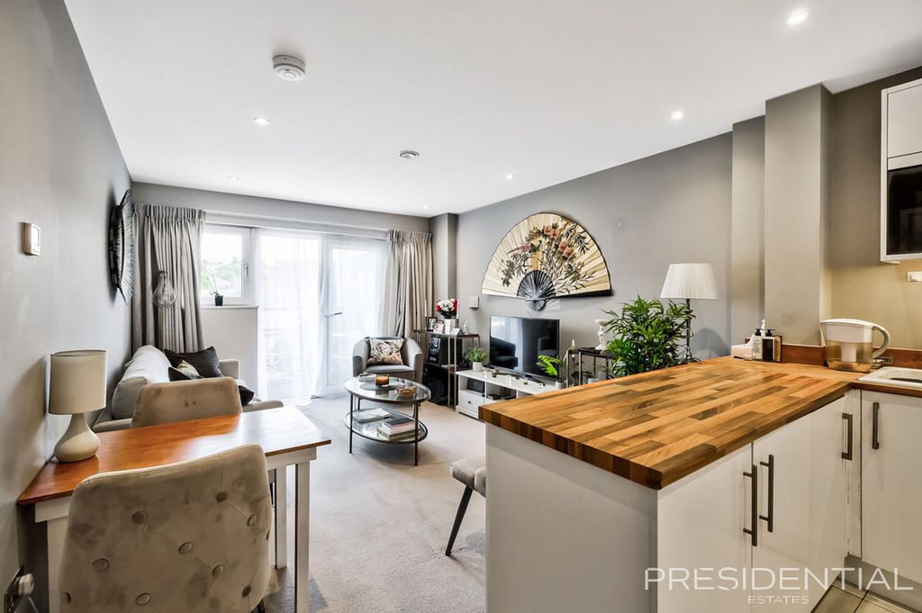 Property photo 2 of 36