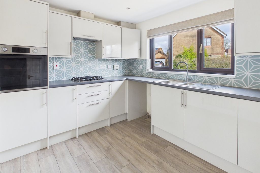 Property photo 3 of 12 Kitchen