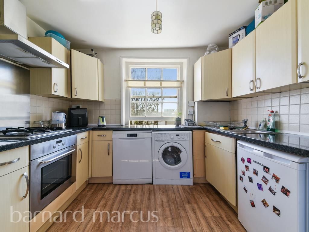 Property photo 2 of 7 Kitchen