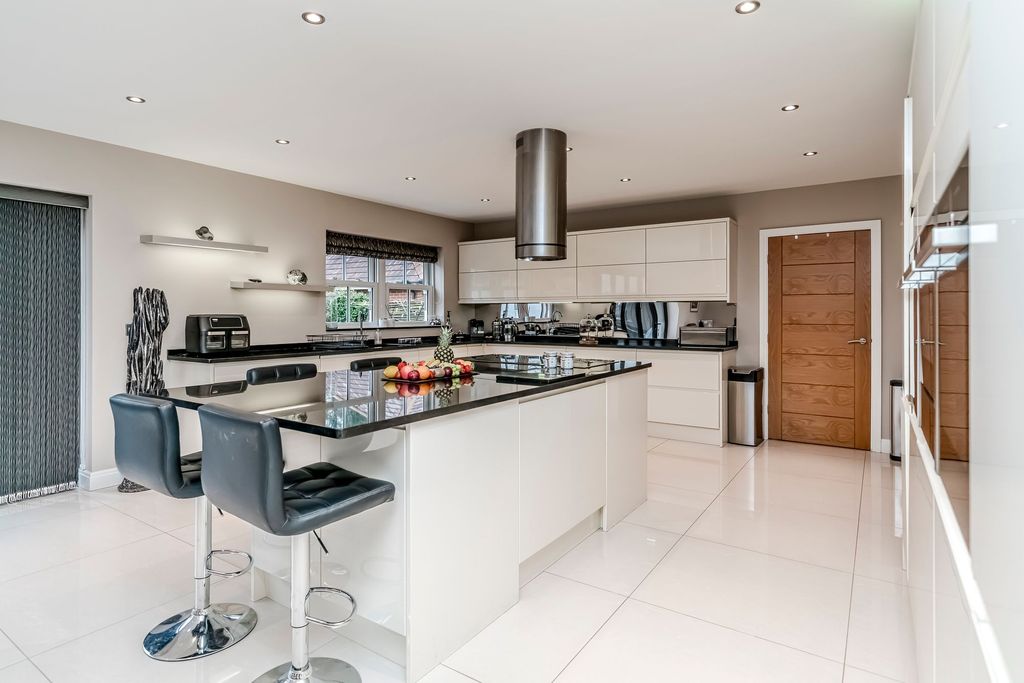 Additional image 5 of 6 bed detached house for saleFarington Lodge Gardens, Farington PR25