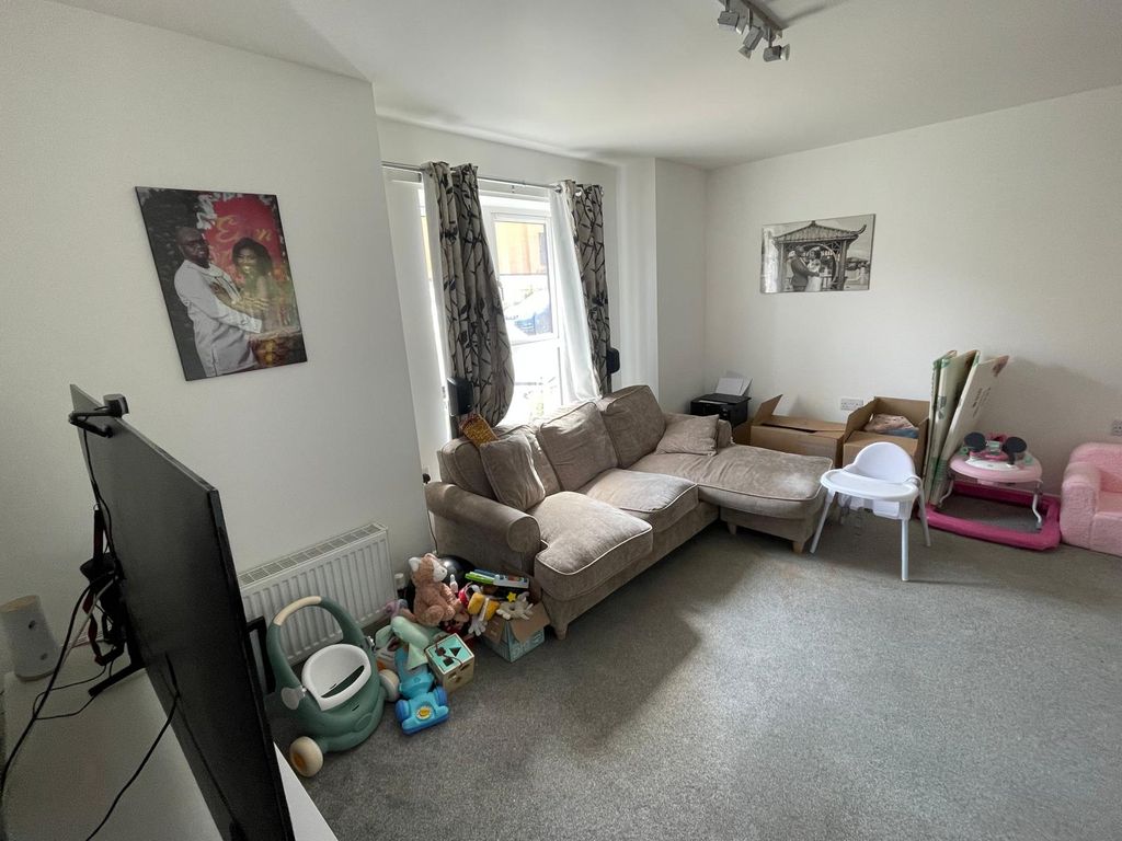 Property photo 2 of 6 Living Room