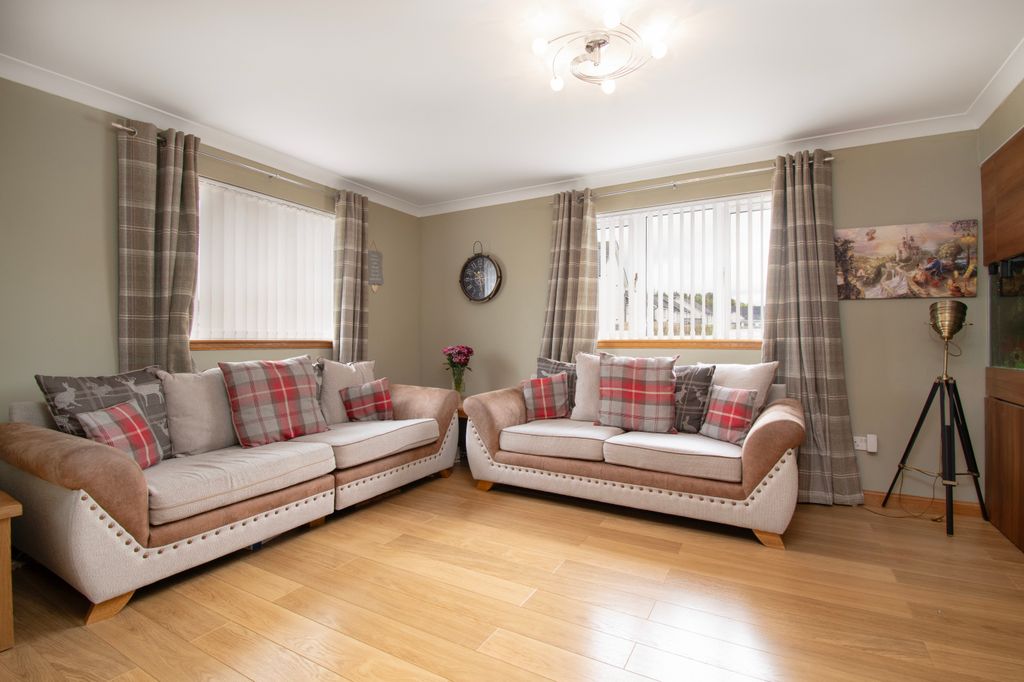 Property photo 2 of 33