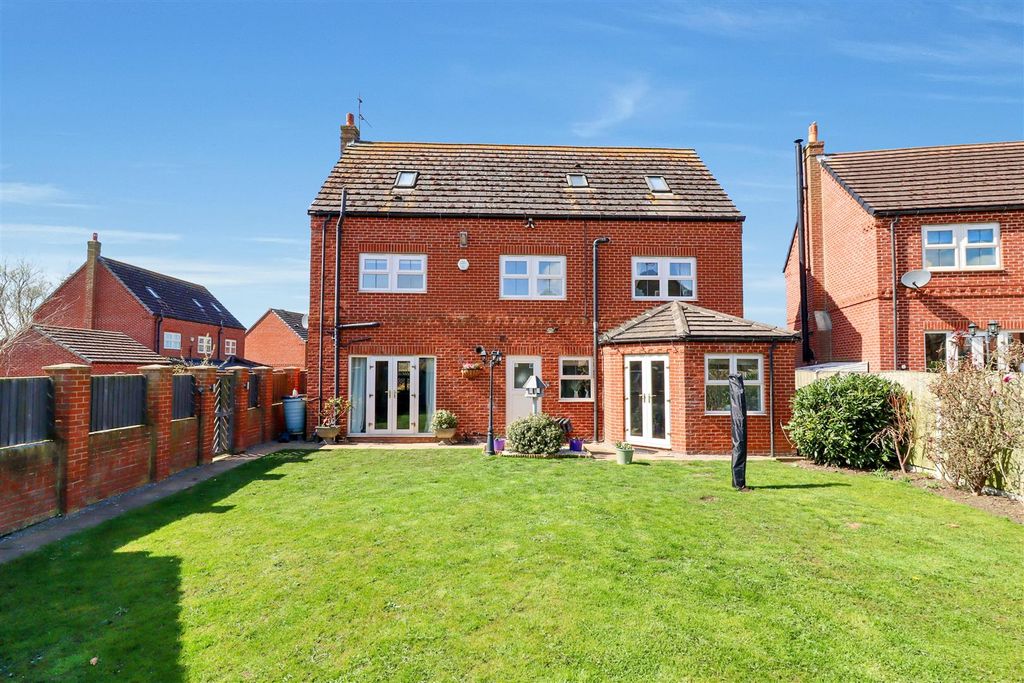 Property photo 1 of 37 Rear Garden