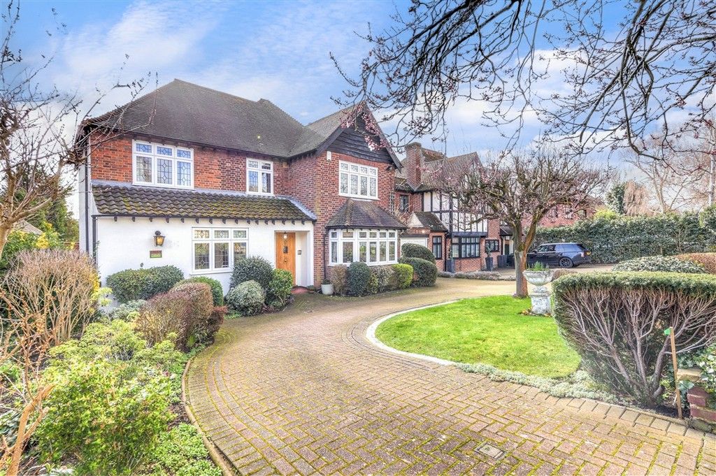 Property photo 3 of 17 Front