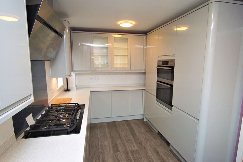 Property photo 2 of 10 Kitchen