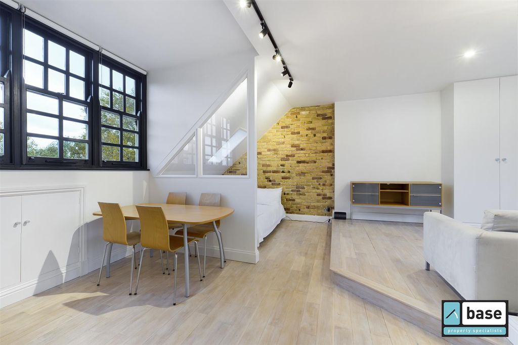 Property photo 1 of 9 Dining Area