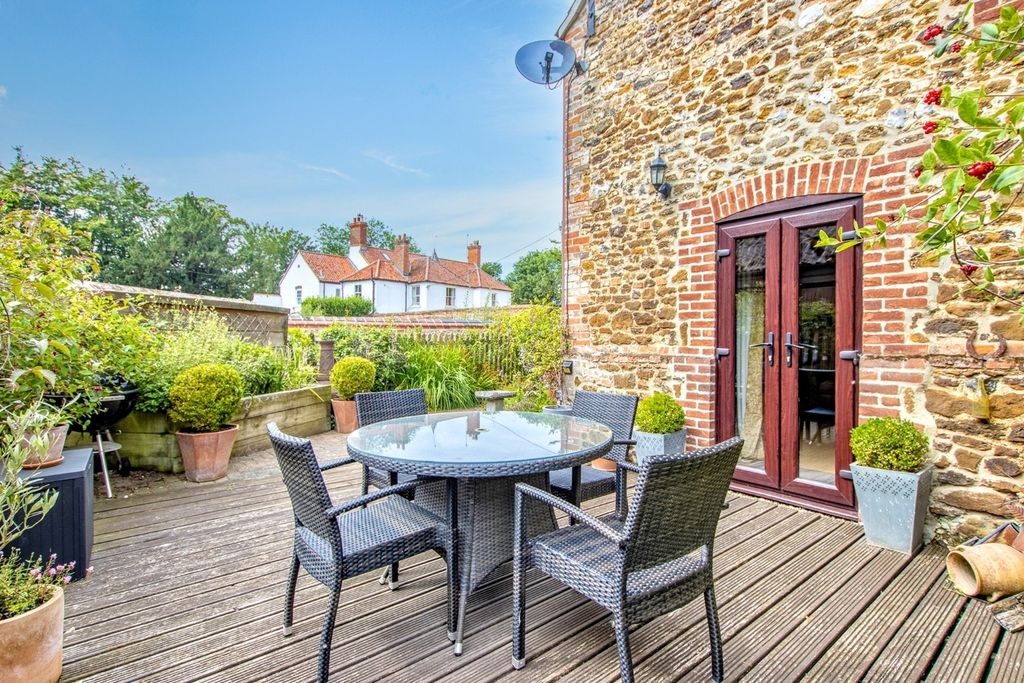 Property photo 2 of 22 3052556