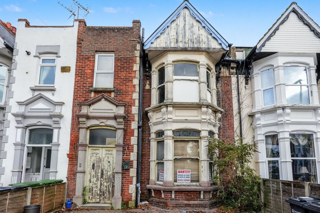 Property photo 1 of 19 7 Stubbington Avenue, Portsmouth, Po2 0Hs