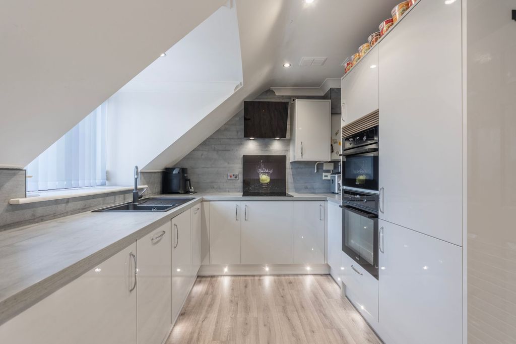 Property photo 1 of 27