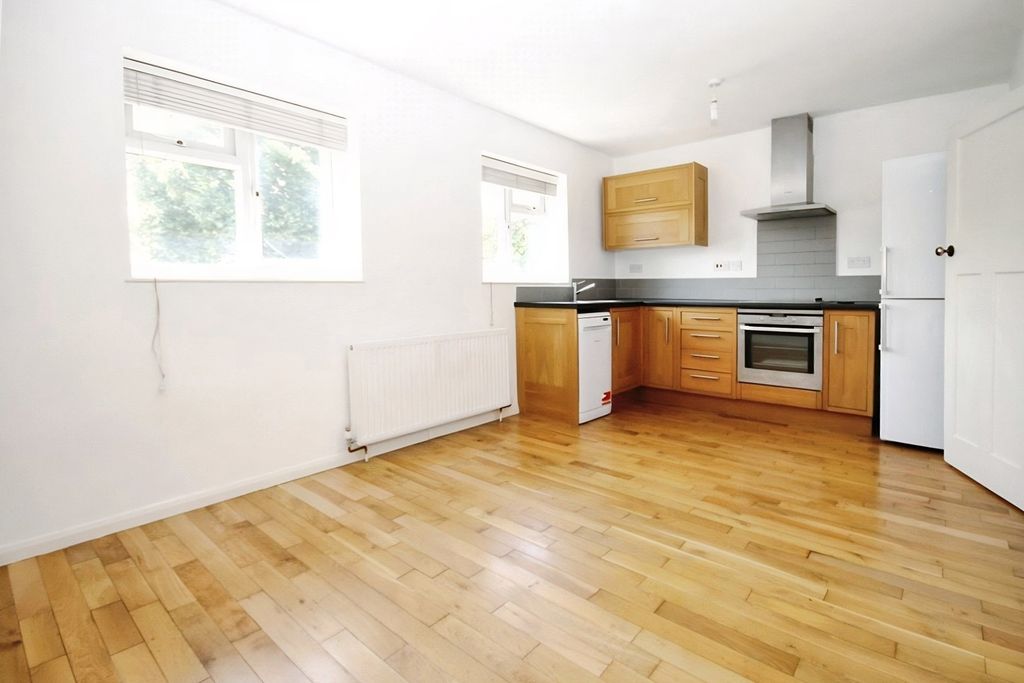 Property photo 3 of 6 Kitchen